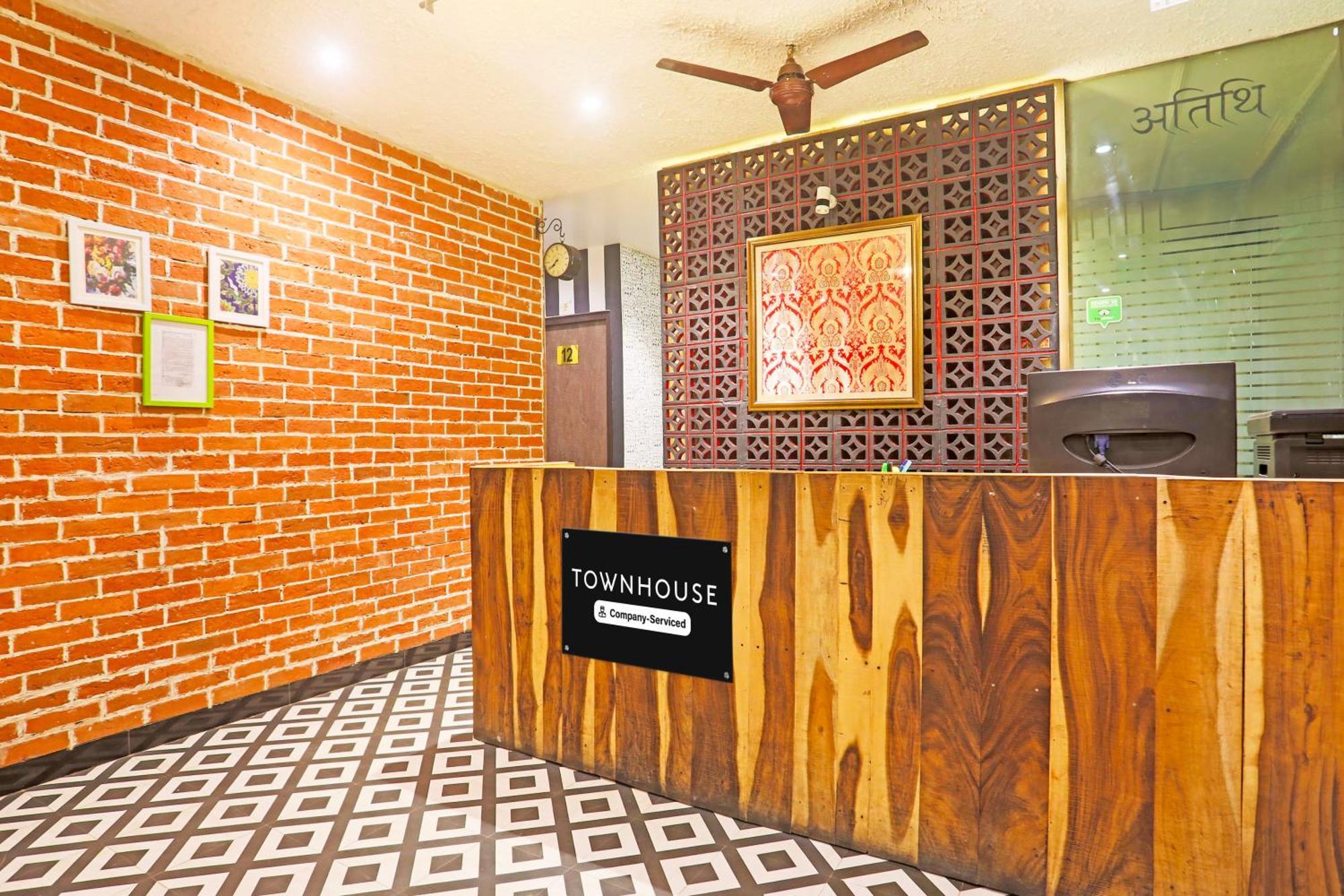 Super Townhouse Cantonment Varanasi Formerly Sarin Inn Exterior foto
