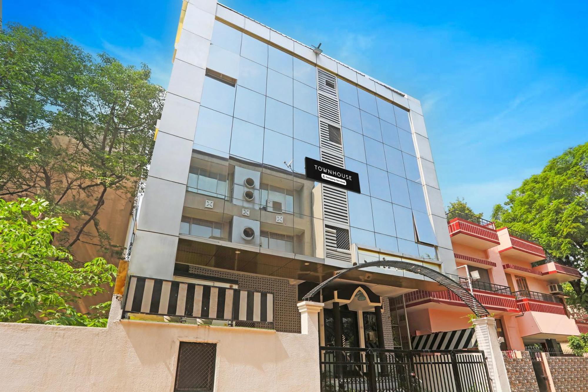 Super Townhouse Cantonment Varanasi Formerly Sarin Inn Exterior foto